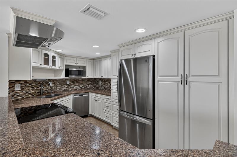 Image 8 of 16 For 2100 Ocean Dr 11-l