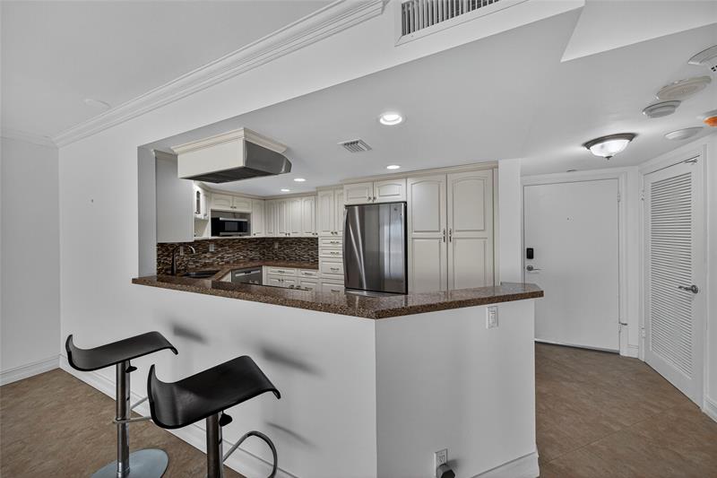 Image 9 of 16 For 2100 Ocean Dr 11-l