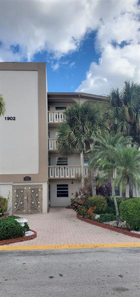 Image 5 of 20 For 1902 Bermuda Cir  H4