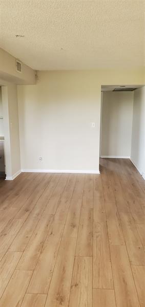 Image 6 of 20 For 1902 Bermuda Cir  H4