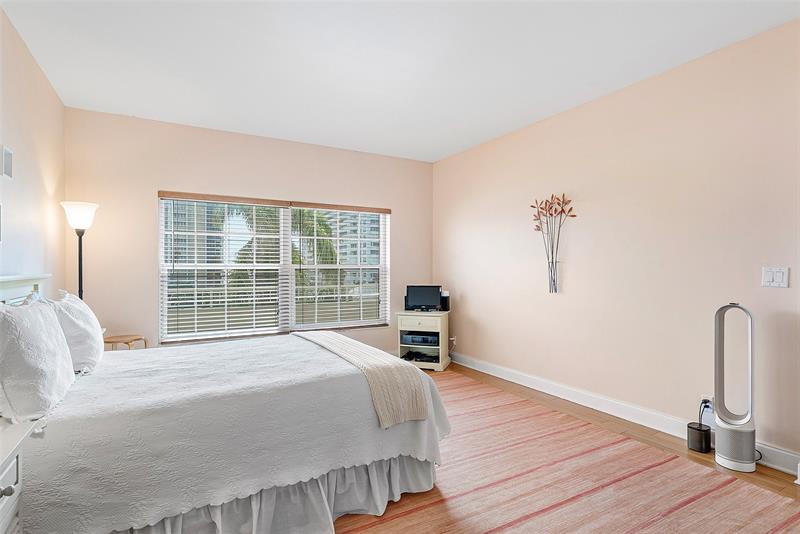 Image 22 of 37 For 1299 Ocean Blvd  R11