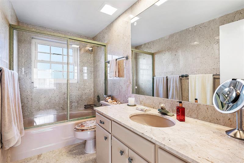 Image 24 of 37 For 1299 Ocean Blvd  R11