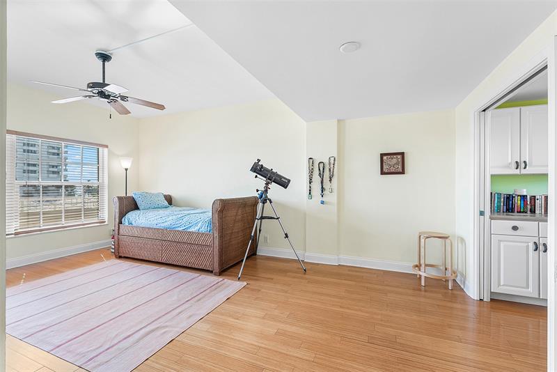 Image 25 of 37 For 1299 Ocean Blvd  R11