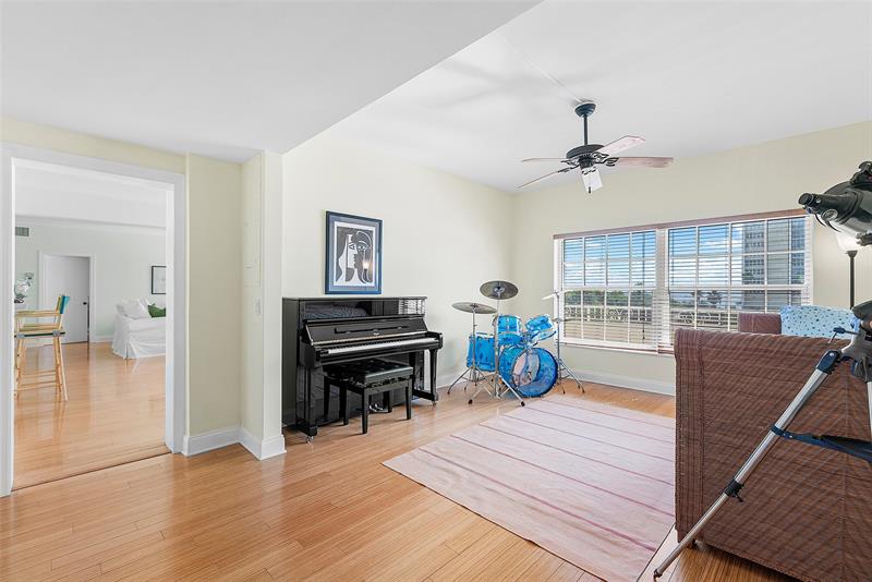 Image 26 of 37 For 1299 Ocean Blvd  R11