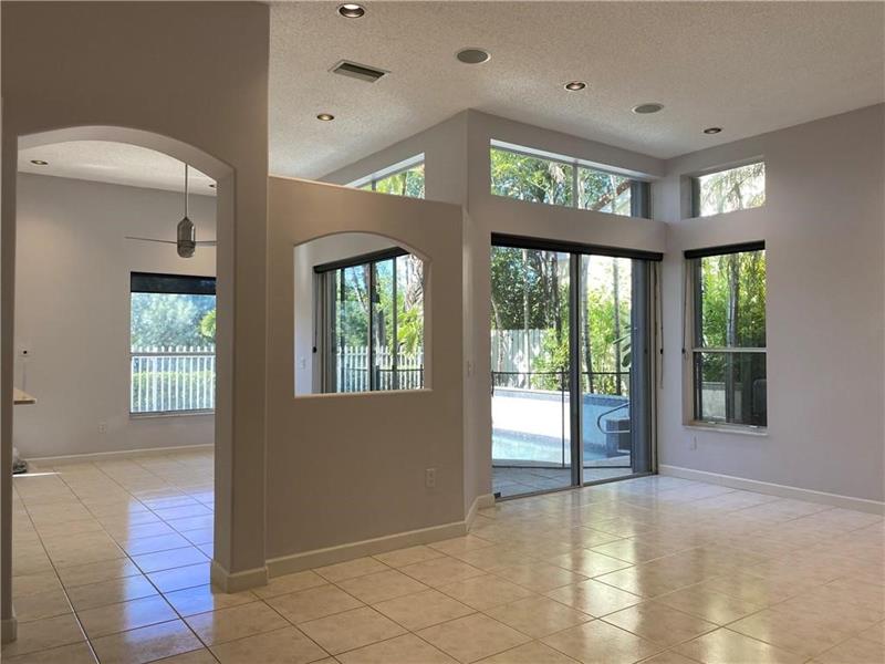 Image 3 of 9 For 1940 Sweetbay Way