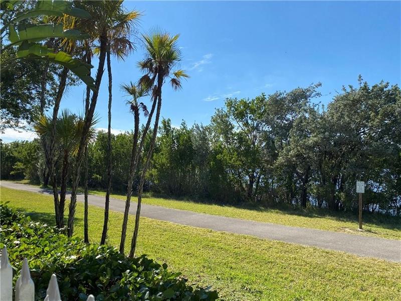 Image 4 of 9 For 1940 Sweetbay Way