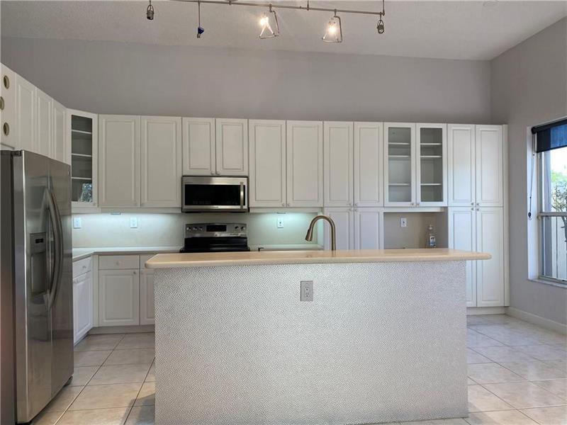 Image 6 of 9 For 1940 Sweetbay Way