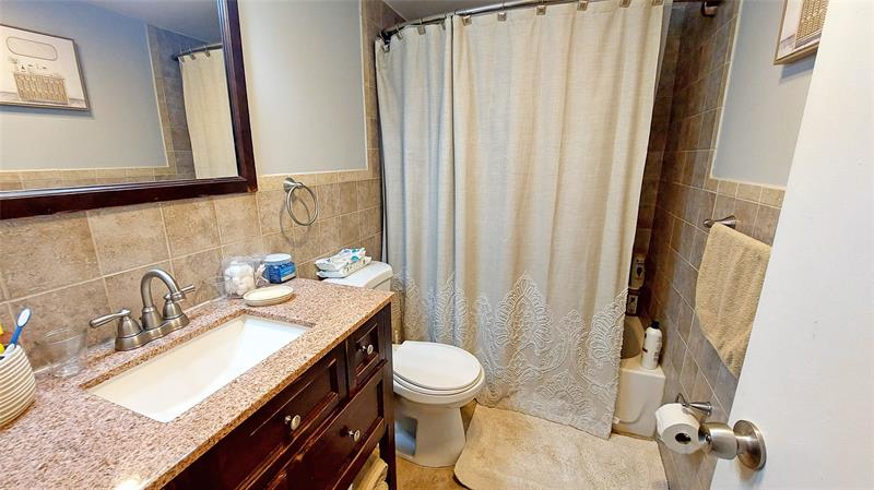 Image 16 of 36 For 367 Federal Hwy  C225