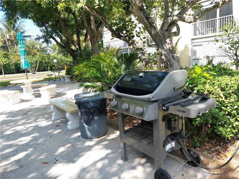 Image 25 of 36 For 367 Federal Hwy  C225