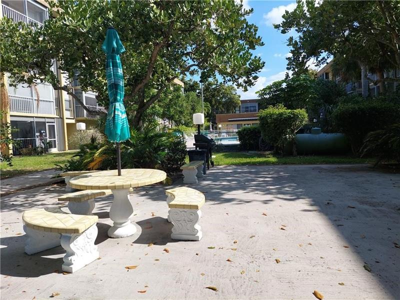 Image 26 of 36 For 367 Federal Hwy  C225