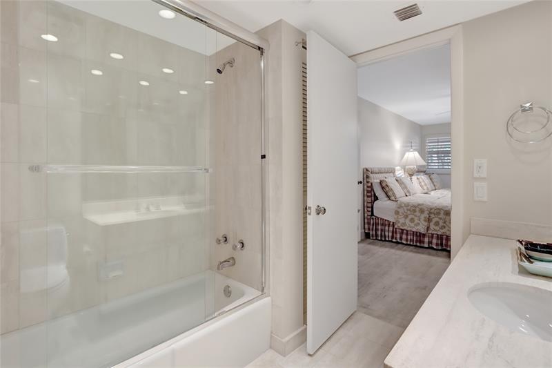 Image 19 of 23 For 1710 Ocean Ln  104