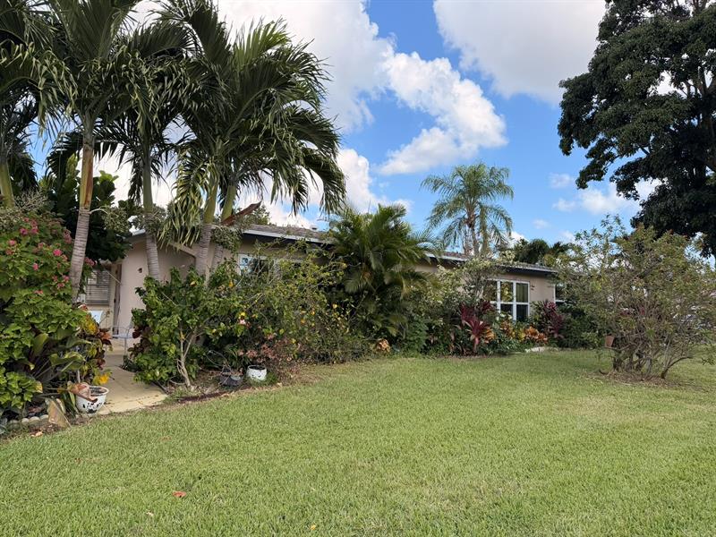 Details for 855 North Dr, Delray Beach, FL 33445