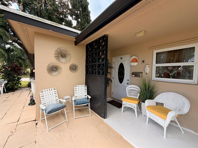 Image 4 of 17 For 855 North Dr  A