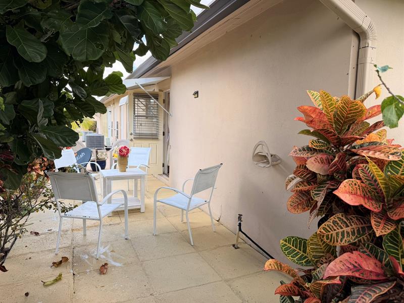 Image 6 of 17 For 855 North Dr  A