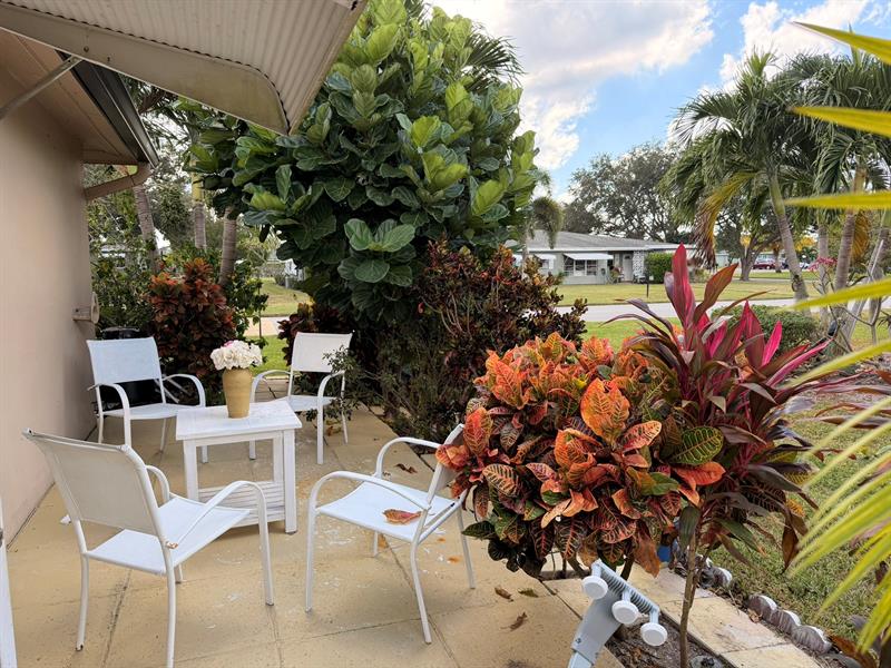 Image 7 of 17 For 855 North Dr  A