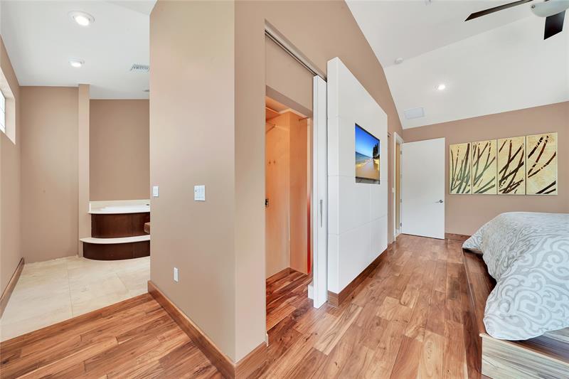 Image 14 of 58 For 2631 Okeechobee Ln