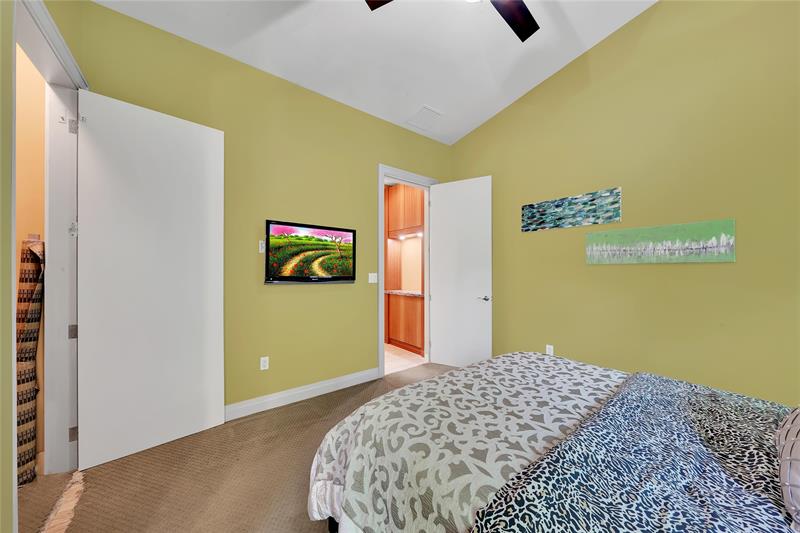 Image 30 of 58 For 2631 Okeechobee Ln