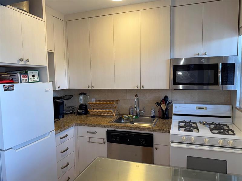 Image 7 of 7 For 321 Wilson St 306a