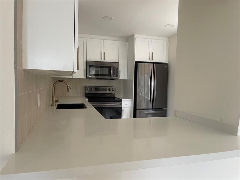 Image 11 of 20 For 9471 Evergreen Pl  301