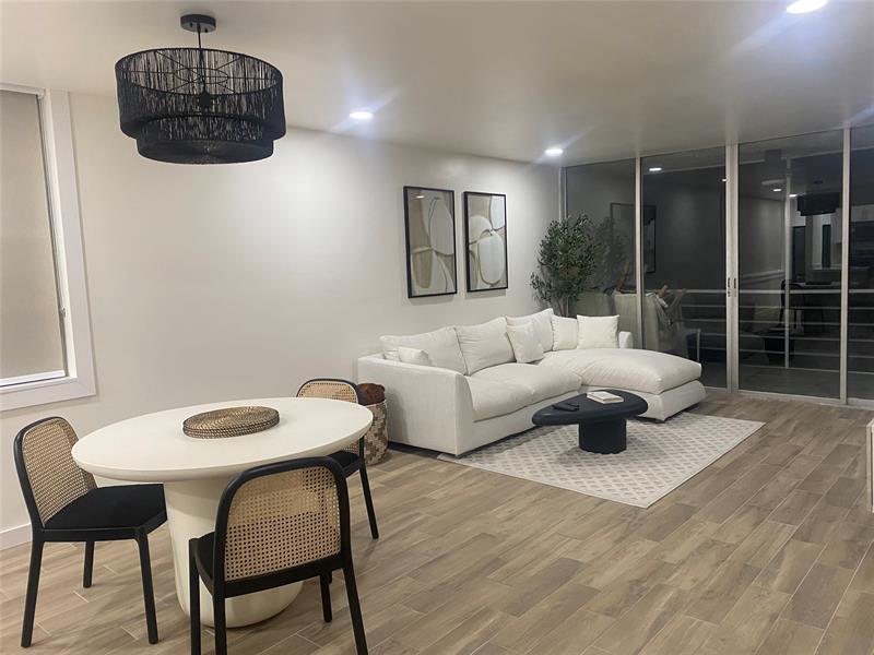 Image 3 of 20 For 9471 Evergreen Pl  301