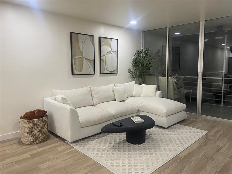 Image 5 of 20 For 9471 Evergreen Pl  301