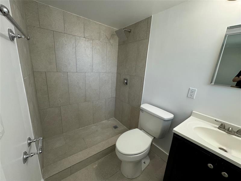 Image 7 of 15 For 5162 6th Ave 324