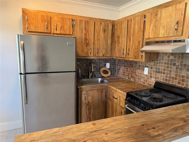 Image 9 of 15 For 5162 6th Ave 324