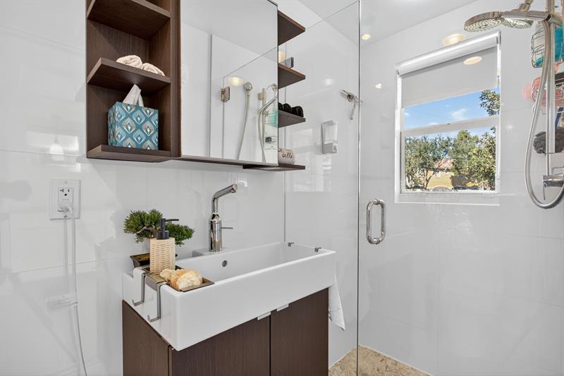 Image 18 of 34 For 6 Cortez Dr 6