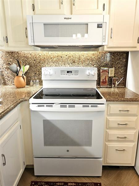 Image 10 of 50 For 9 Vista Gardens Trl  106