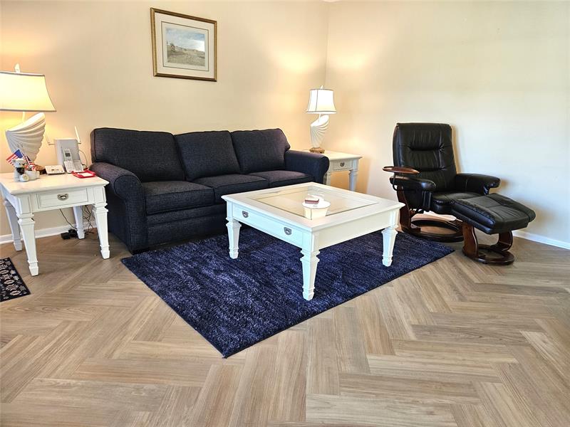 Image 4 of 50 For 9 Vista Gardens Trl  106