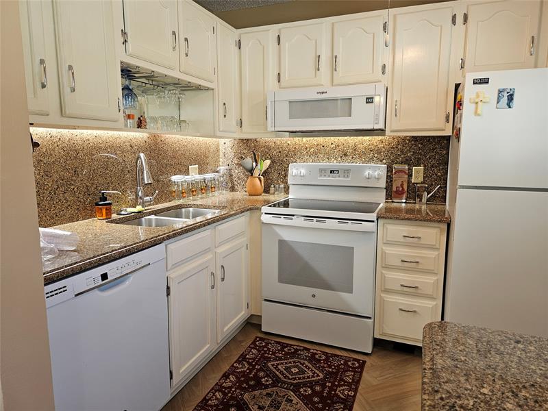 Image 9 of 50 For 9 Vista Gardens Trl  106