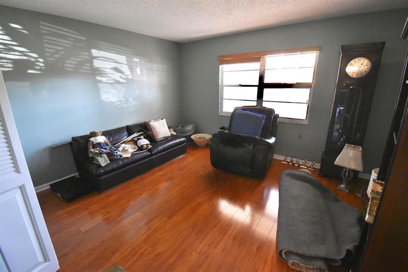 Image 17 of 33 For 4301 Martinique Cir  K1