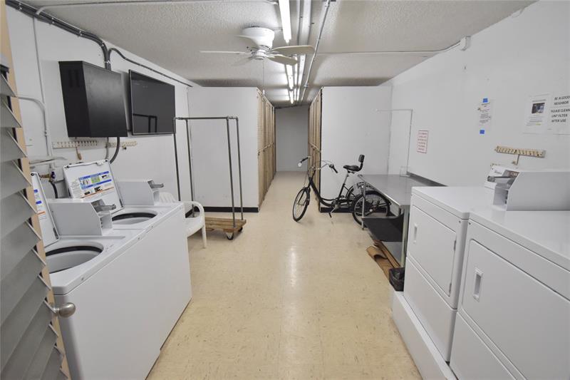 Image 21 of 33 For 4301 Martinique Cir  K1