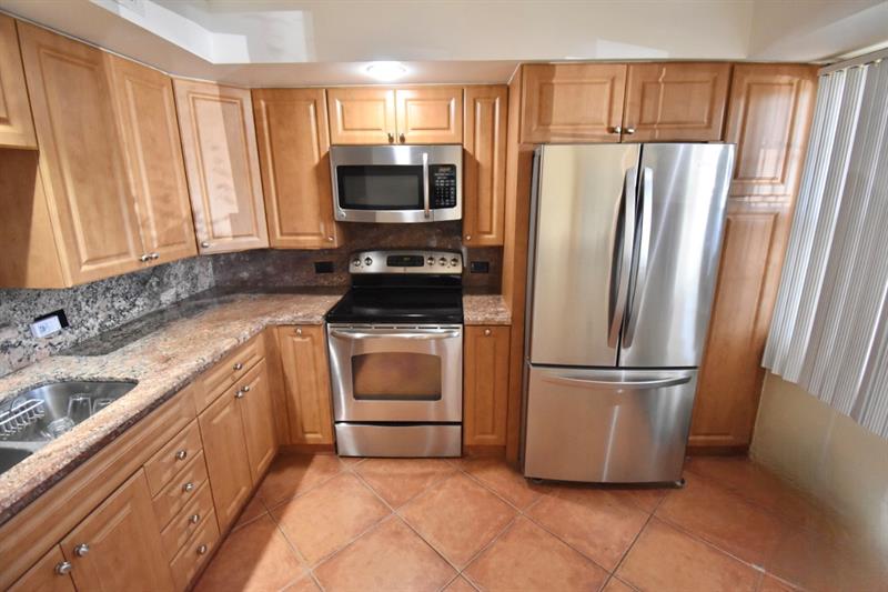 Image 8 of 33 For 4301 Martinique Cir  K1