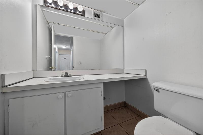 Image 18 of 31 For 809 Oakland Park Blvd  J5