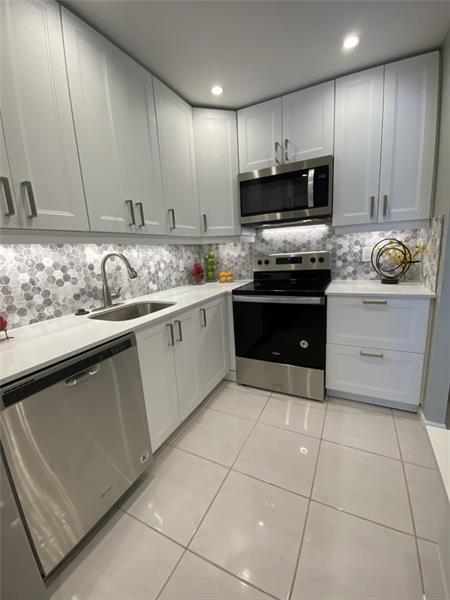 Image 3 of 19 For 21 Jacaranda Dr 124