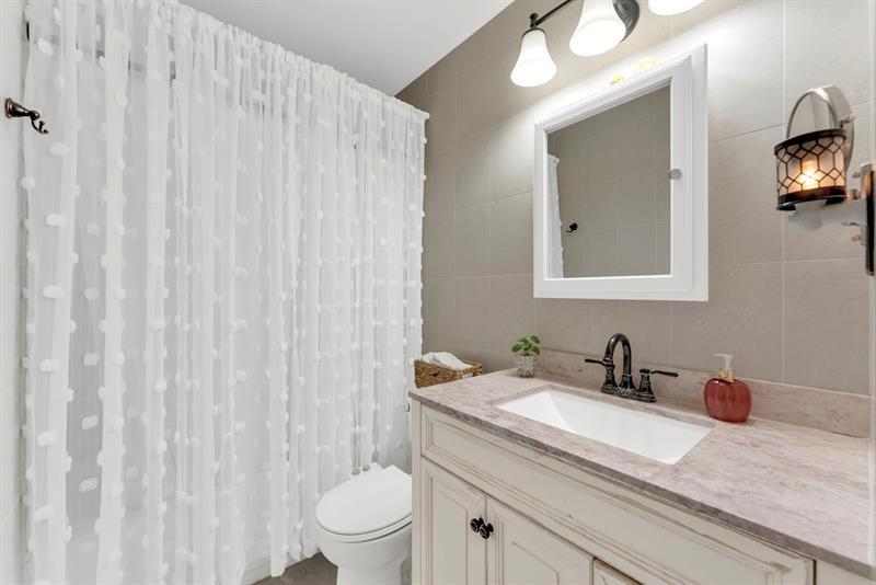 Image 17 of 23 For 10015 83rd St