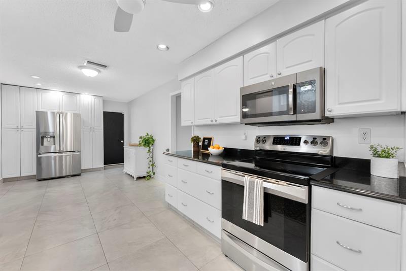 Image 5 of 23 For 10015 83rd St