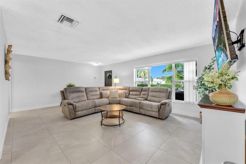 Image 7 of 23 For 10015 83rd St