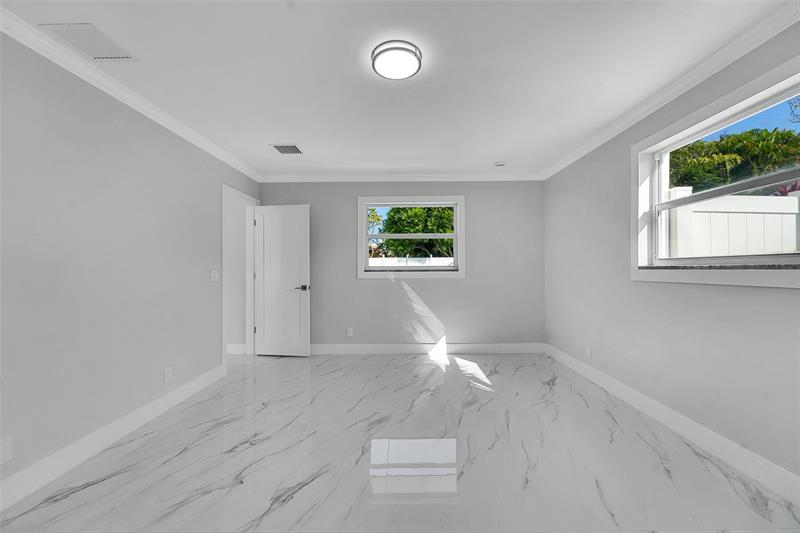 Image 16 of 61 For 1190 Dolphin Road