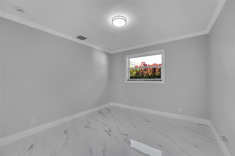 Image 22 of 61 For 1190 Dolphin Road