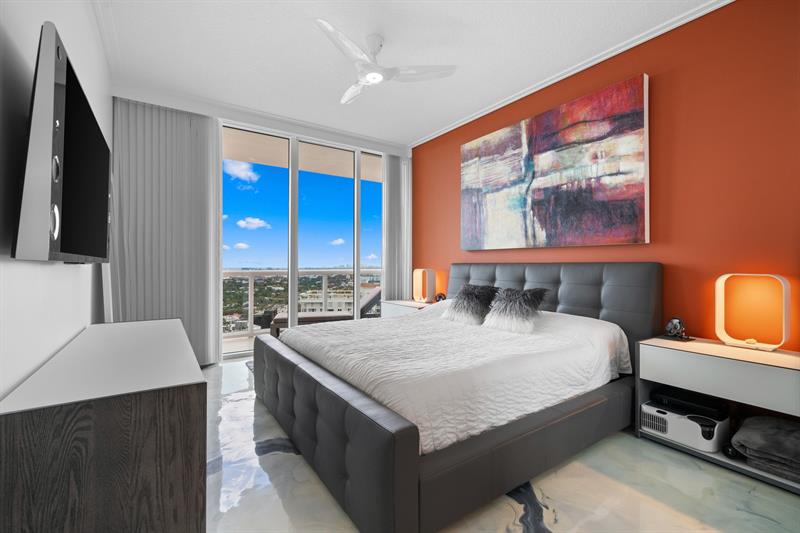 Image 13 of 48 For 347 New River Dr Ph 7