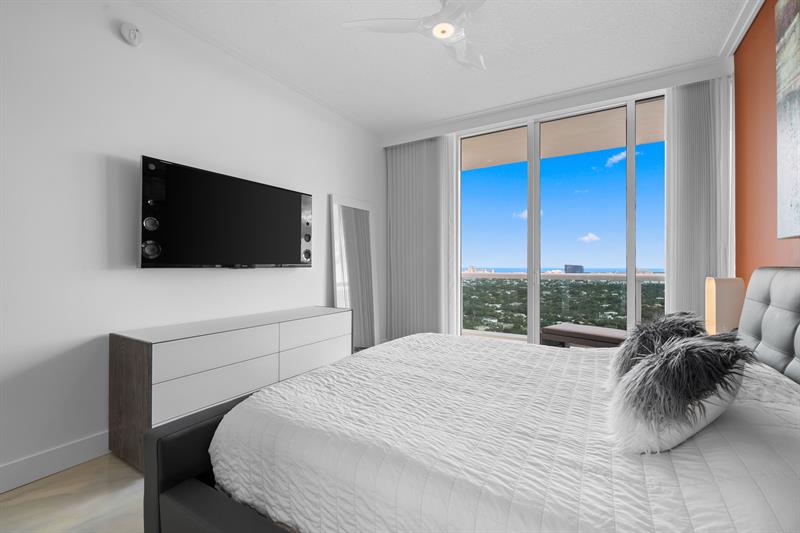 Image 15 of 48 For 347 New River Dr Ph 7