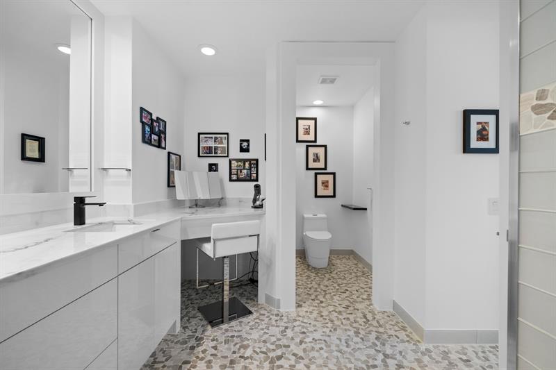 Image 17 of 48 For 347 New River Dr Ph 7