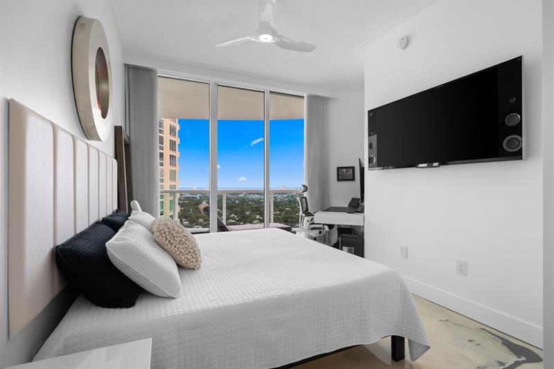 Image 22 of 48 For 347 New River Dr Ph 7