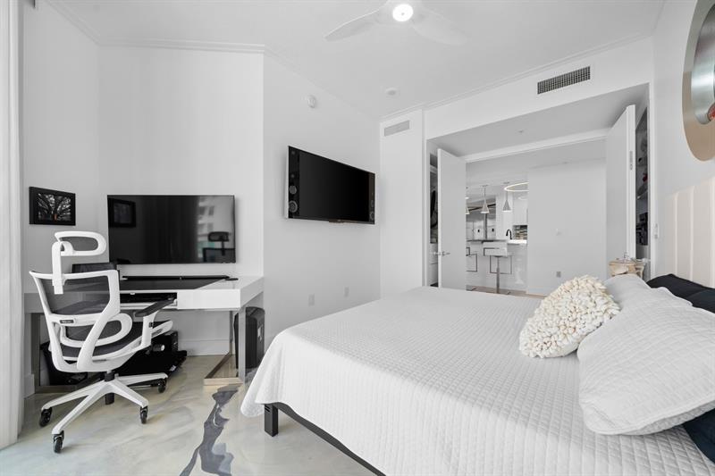 Image 23 of 48 For 347 New River Dr Ph 7