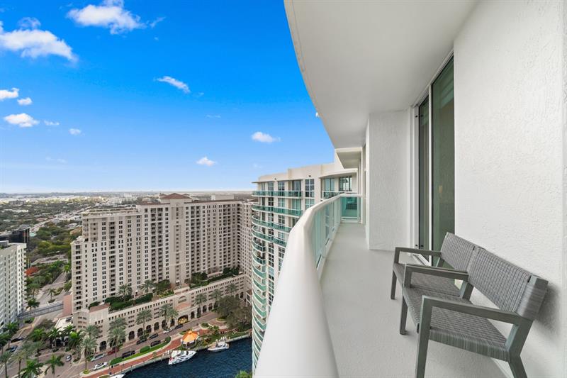 Image 27 of 48 For 347 New River Dr Ph 7