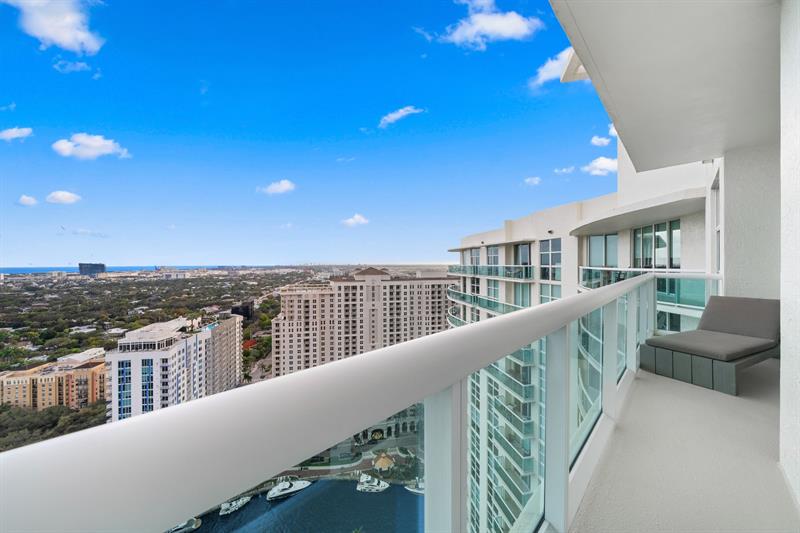 Image 28 of 48 For 347 New River Dr Ph 7