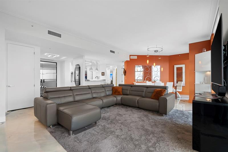 Image 5 of 48 For 347 New River Dr Ph 7