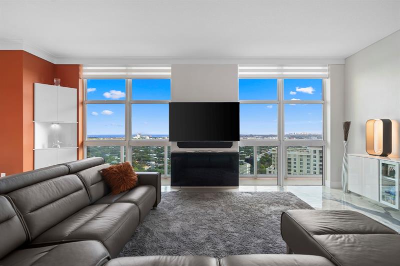 Image 6 of 48 For 347 New River Dr Ph 7